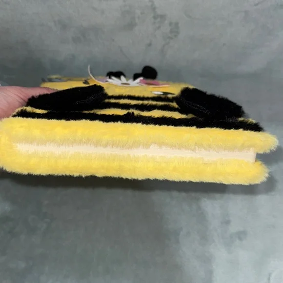 Cute Fuzzy Bee Sketchbook - Picture 9 of 13
